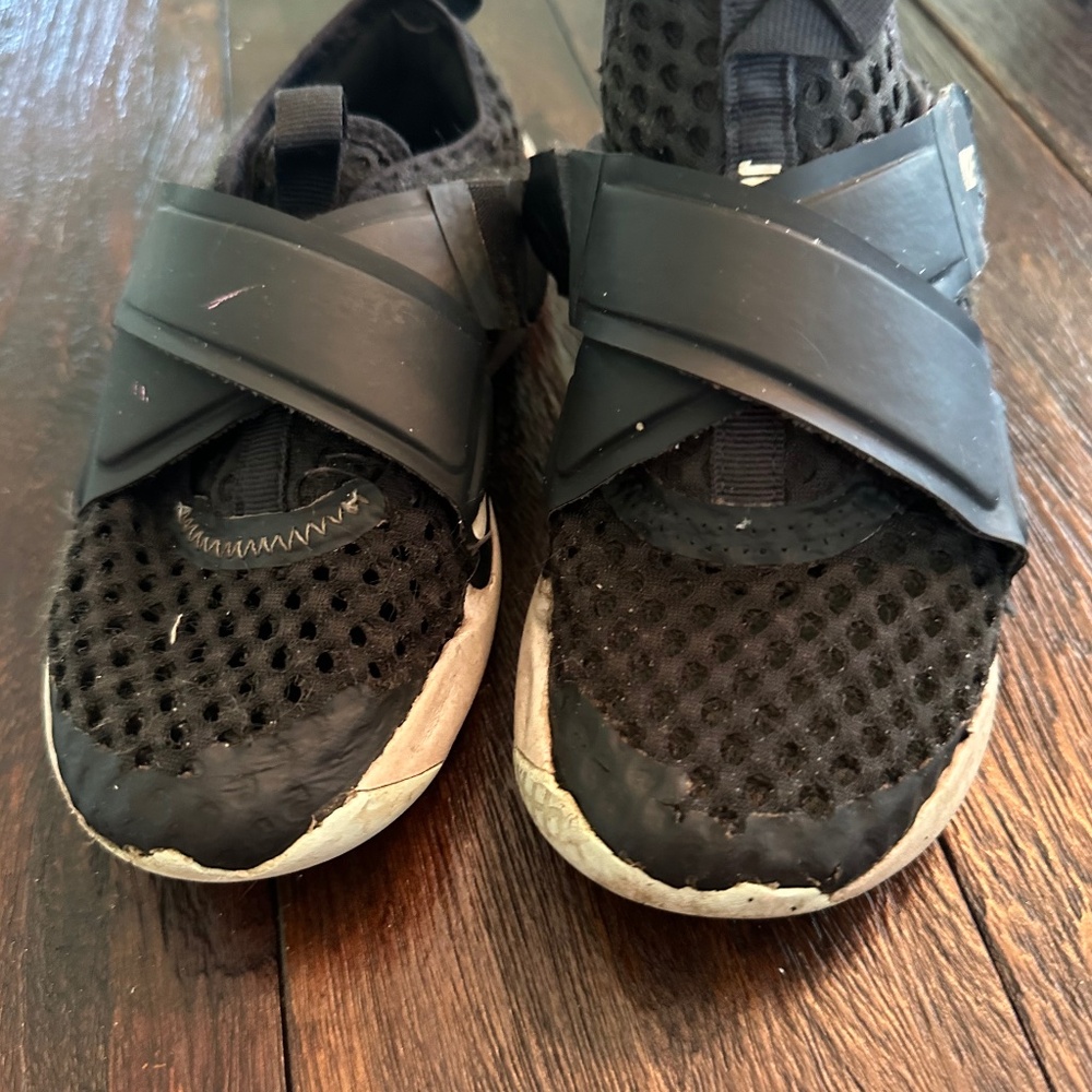 Nike flyease size 13.5